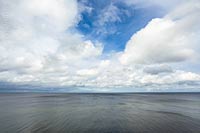  Ablandiger Wind bringt die Wasserfläche der Ostsee vor Dänisch-Nienhof in Bewegung