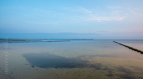  Der Flachwasserbereich der Ostsee vor Glowe auf Rügen