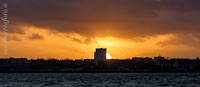  Ein Sonnenuntergang hinter dem Westufer von Kiel