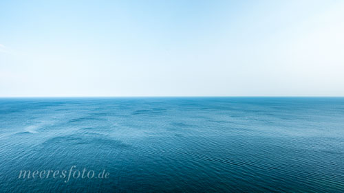  Der Horizont der Ostsee vor dem Nationalpark Jasmund auf der Insel Rügen