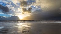  Nordseewellen, Sonnennuntergang und herbstliche Sturmwolken am Strand von  Sankt Peter-Ording – 1
