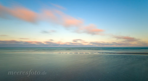 Sandbank bei Sonnenuntergang auf dem Darß vor Prerow