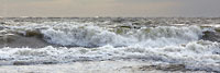  Wellen und Schaumkronen der Nordsee an einem Nachmittag im Sommer vor Sankt Peter-Ording