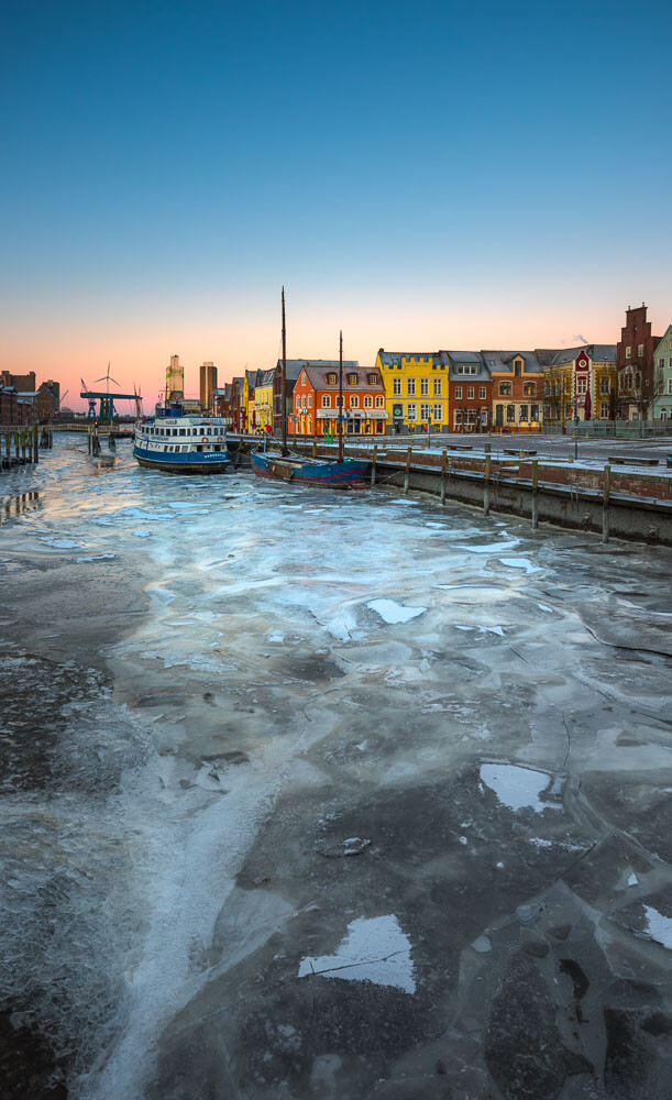 Eisschollen im Hafen von Husum