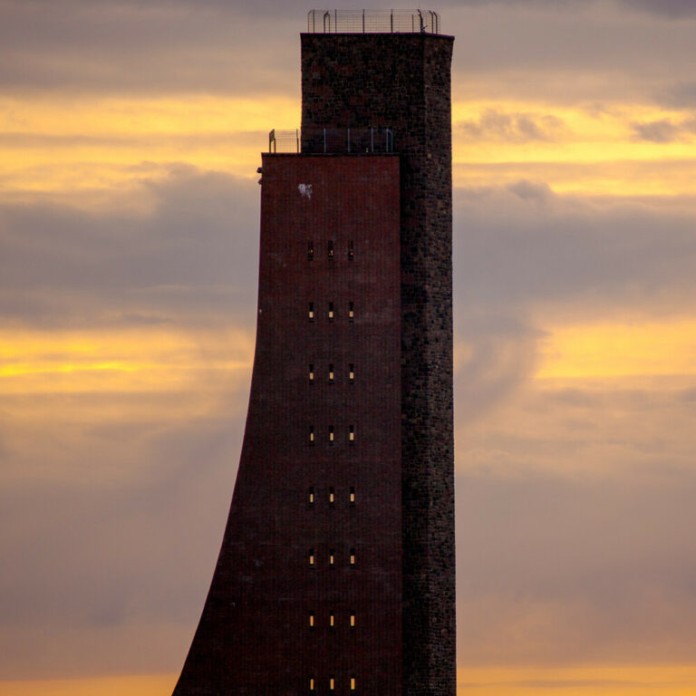 Marine-Ehrenmal in Laboe im Abendlicht