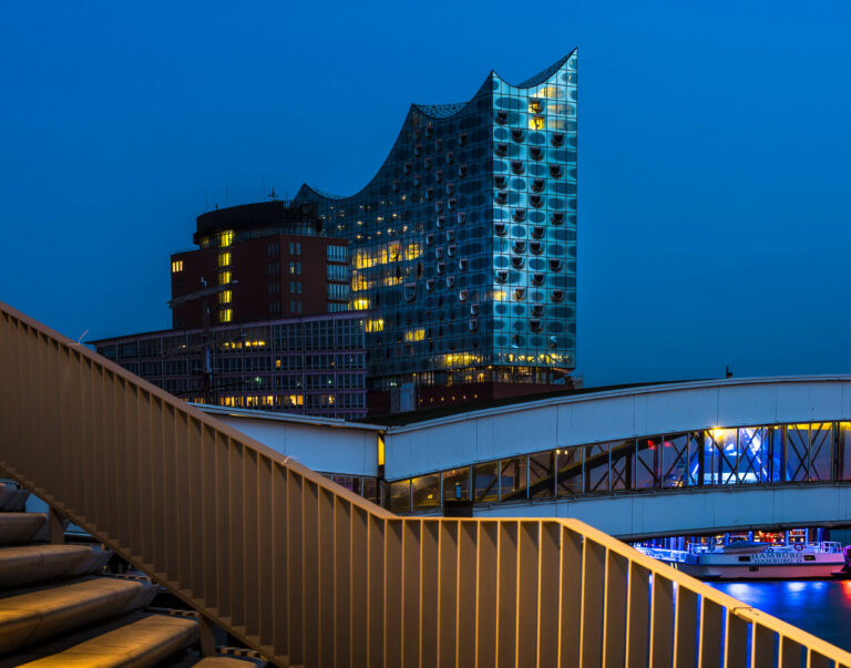 Überseebrücke und Elbphilharmonie