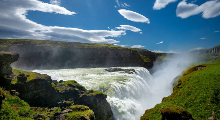 Wasserfall Gullfoss mit magischen Wolken