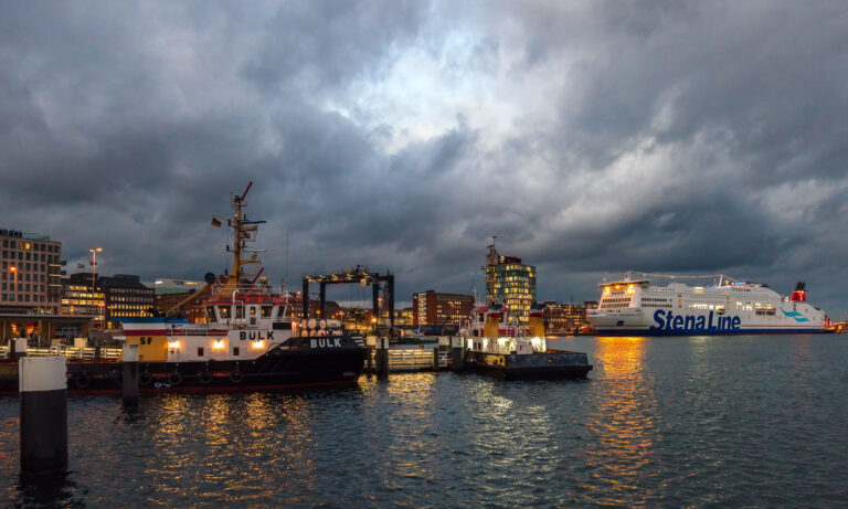 Abendliche Sturmwolken über Kiel <br>EDITION | KLEINE MEERESBILDER