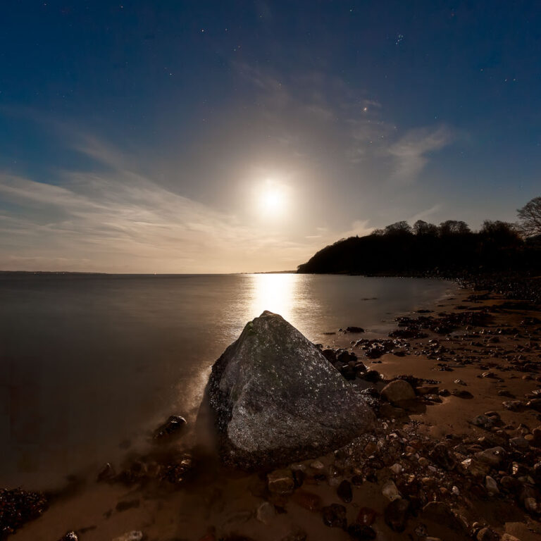 Findling-Mond-Ostsee<br>EDITION | KLEINE MEERESBILDER